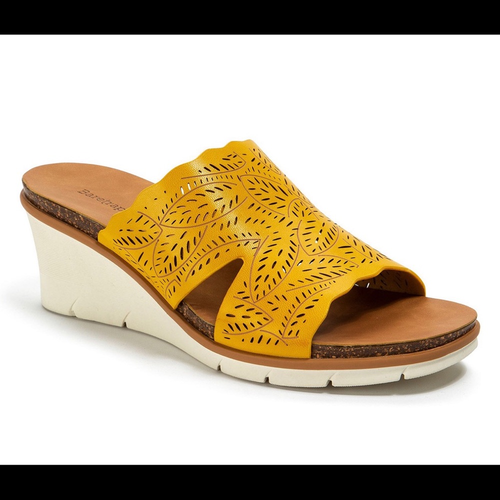 NEW Baretraps Barb Laser Cut Slip-on Wedge Sandals…. SIZE 8.5M.